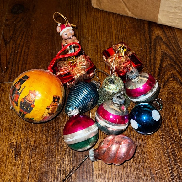 Vintage Set Of 7 Various Holiday Christmas Ornaments - Picture 16 of 16